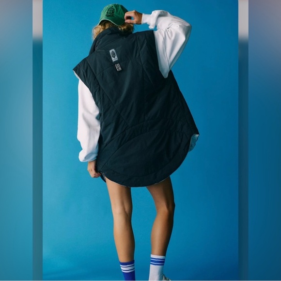 Slalom Reversible Fleece $168
XS Black nwot - Picture 2 of 2